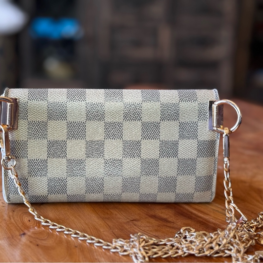 Louis Vuitton
2008 Damier Azur Pattern Sarah Wallet converted Crossbody - Picture 4 of 16